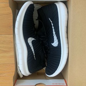Nike free Runner motion Flyknit brand new size 7.5